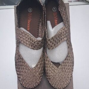 bernie mev. Women's Tan Woven Platform Shoes